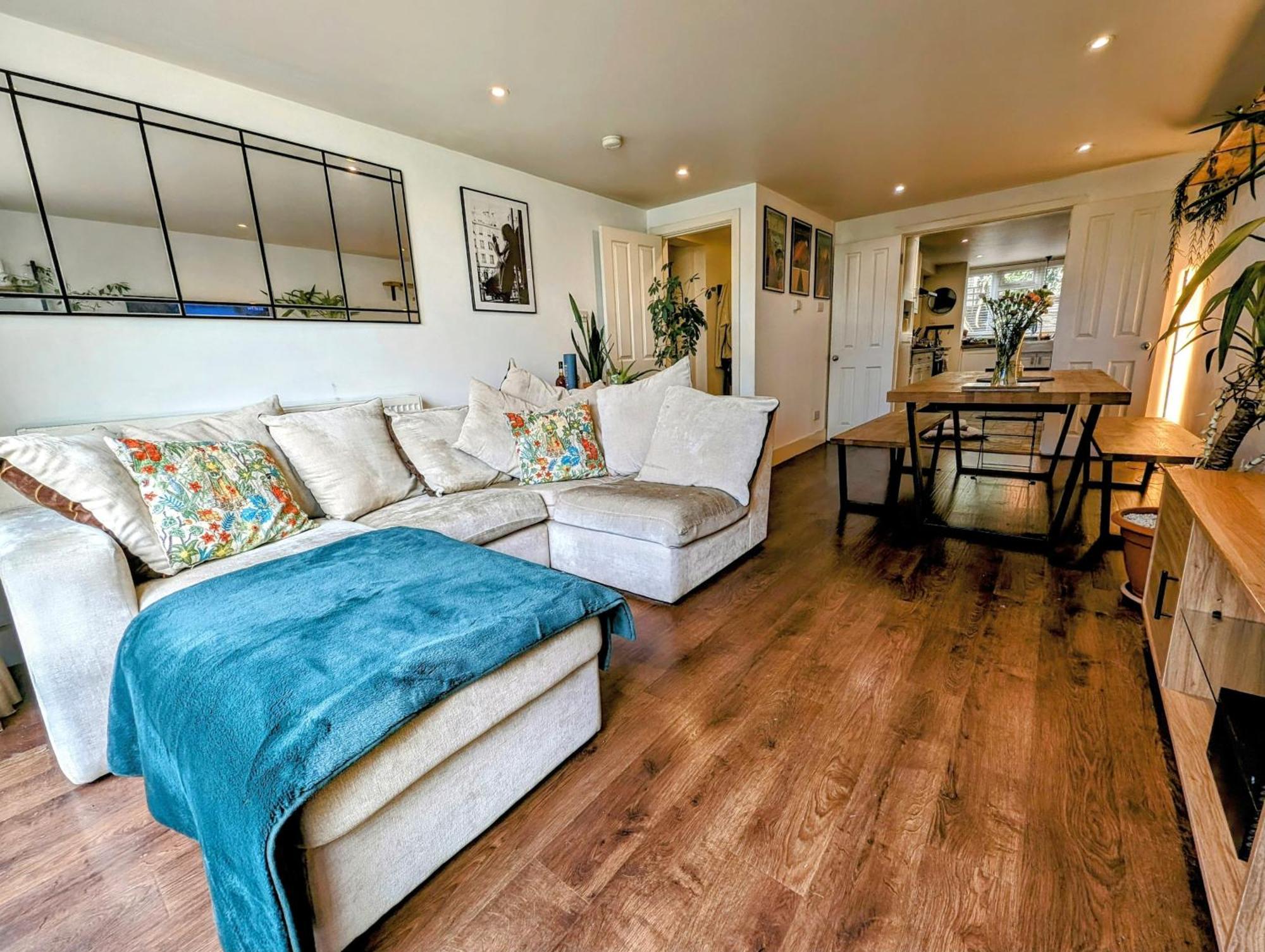 Modern Well Presented With Garden Londres